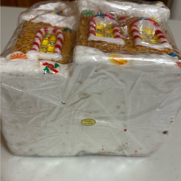 Vintage Christmas Gingerbread House Candle large - Picture 8 of 9